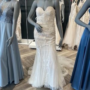 NWT WEDDING DRESS